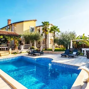 https://apartments-barbara-porec-52440.in-istria.net