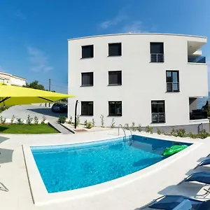 https://apartments-4-friends.splithotels.org